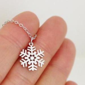 Snowflake Necklace in White Gold, C..