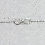 Simple infinity bracelet in white g..