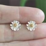 Tiny Daisy Flower Earring