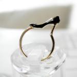Black shoe ring in gold 6.5 US size..
