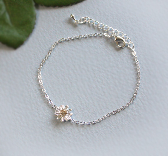 Dainty Daisy Flower Bracelet In Silver