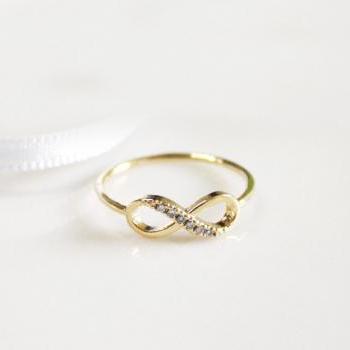 Dainty infinity ring 6.5 size in gold